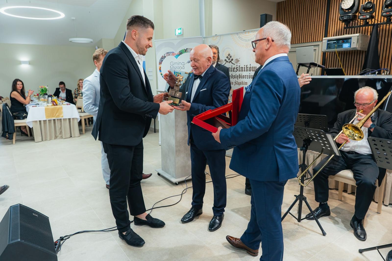 Zdjęcie w galerii na portalu naszwodzislaw.com: Liderzy przedsiębiorczości uhonorowani. Te firmy wyznaczają kierunek rozwoju regionu [FOTO] wiadomości z regionu