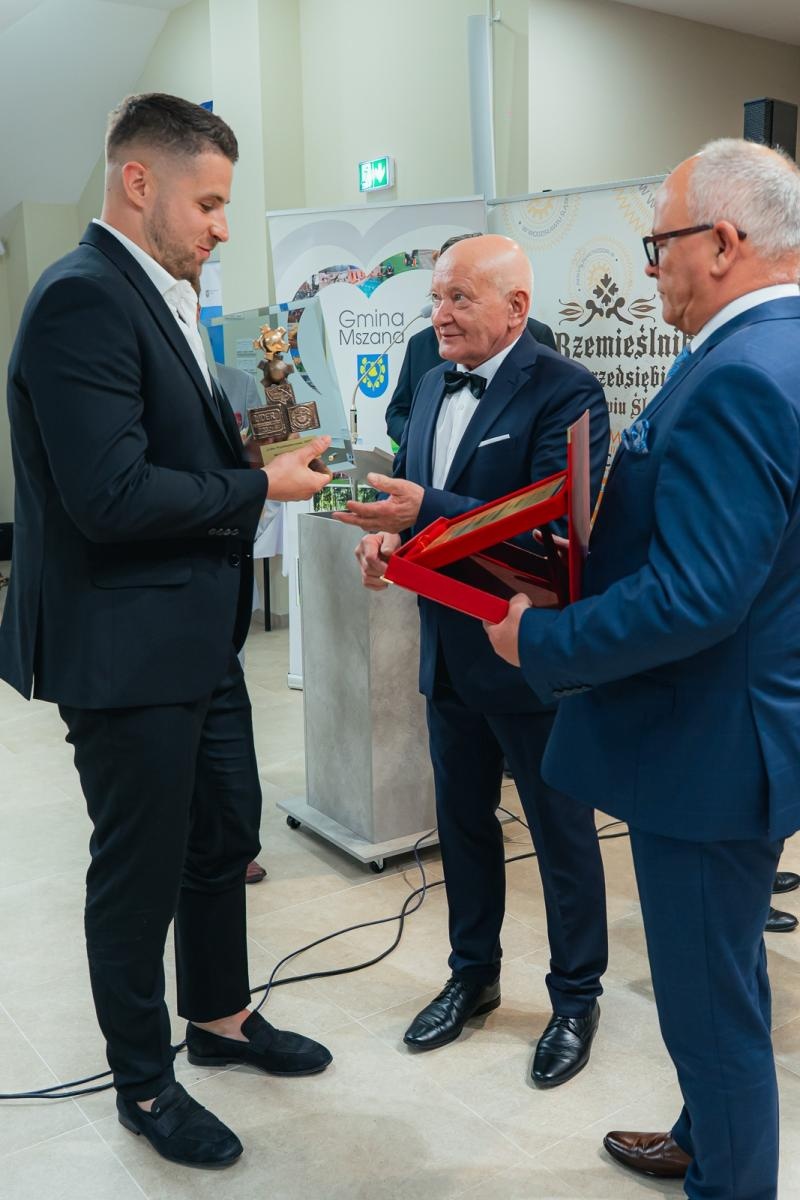 Zdjęcie w galerii na portalu naszwodzislaw.com: Liderzy przedsiębiorczości uhonorowani. Te firmy wyznaczają kierunek rozwoju regionu [FOTO] wiadomości z regionu