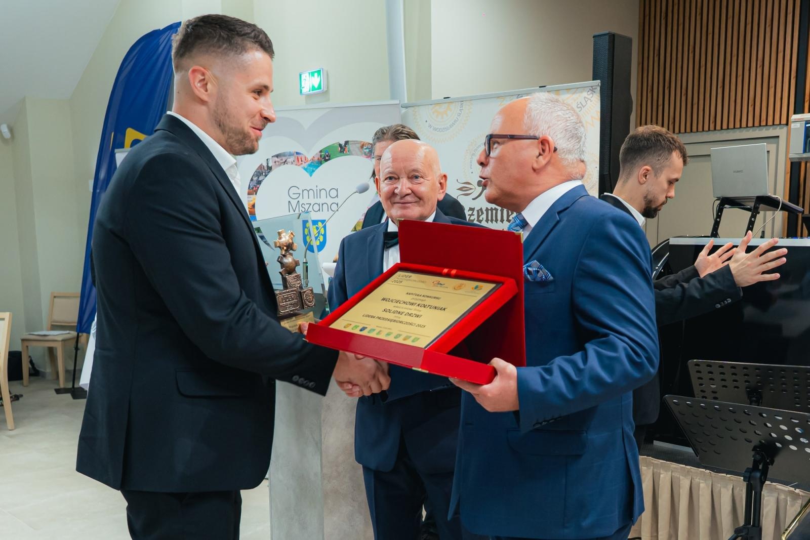 Zdjęcie w galerii na portalu naszwodzislaw.com: Liderzy przedsiębiorczości uhonorowani. Te firmy wyznaczają kierunek rozwoju regionu [FOTO] wiadomości z regionu