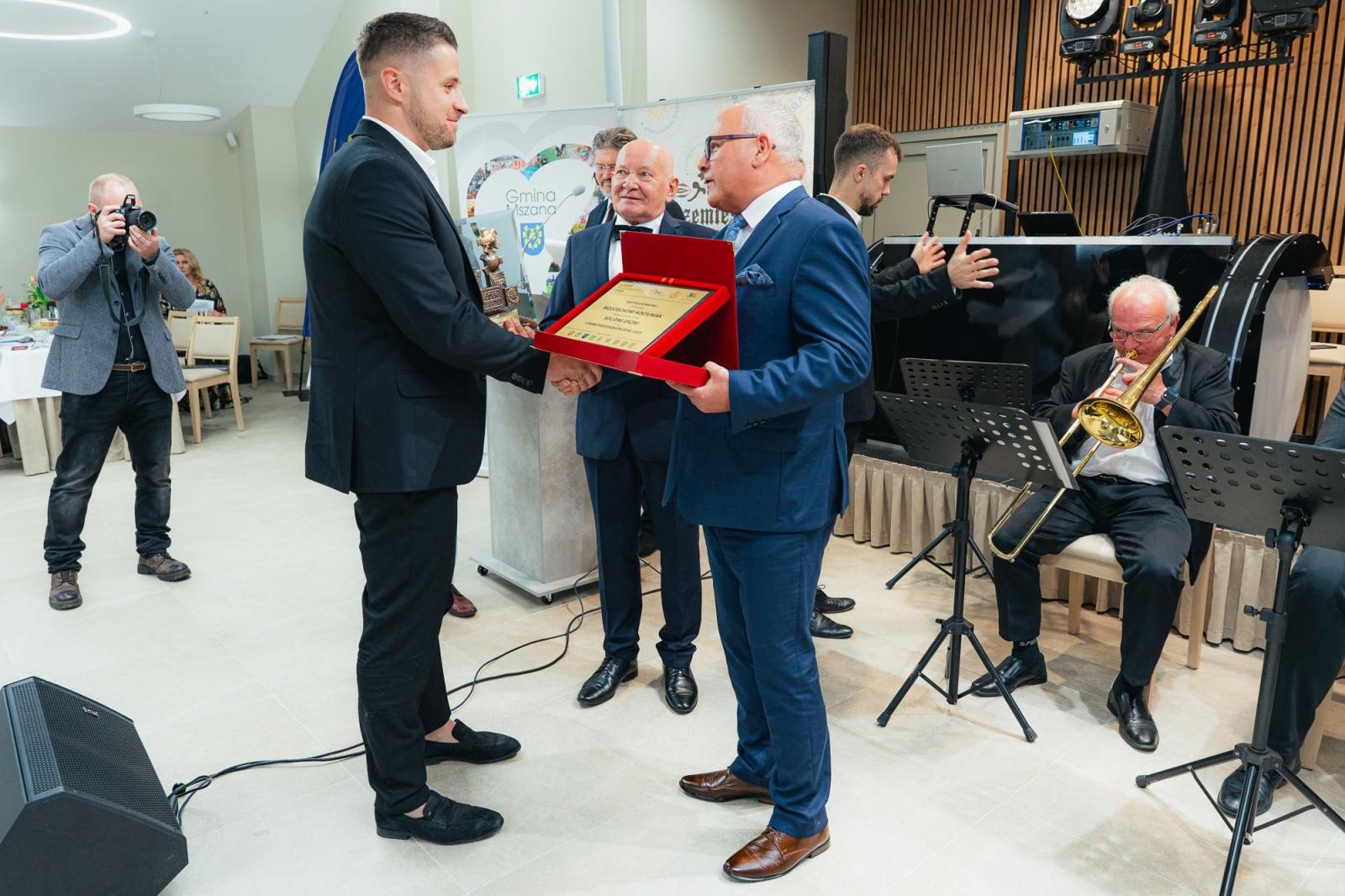 Zdjęcie w galerii na portalu naszwodzislaw.com: Liderzy przedsiębiorczości uhonorowani. Te firmy wyznaczają kierunek rozwoju regionu [FOTO] wiadomości z regionu