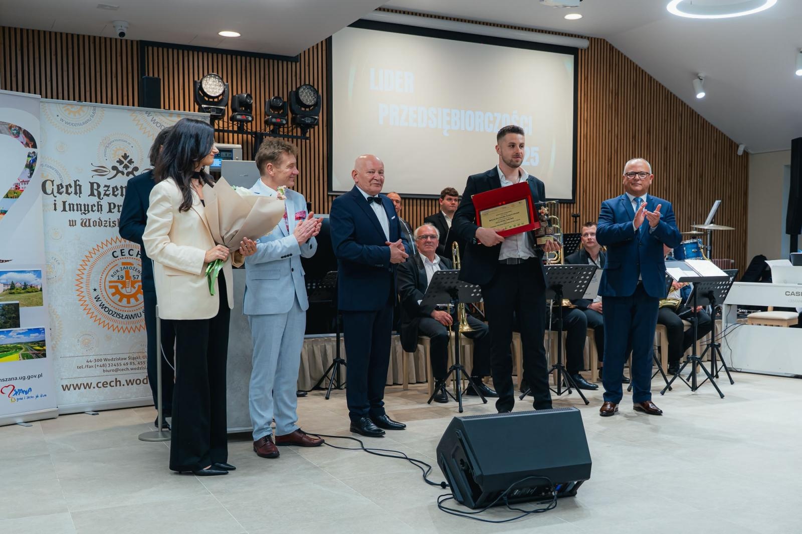 Zdjęcie w galerii na portalu naszwodzislaw.com: Liderzy przedsiębiorczości uhonorowani. Te firmy wyznaczają kierunek rozwoju regionu [FOTO] wiadomości z regionu