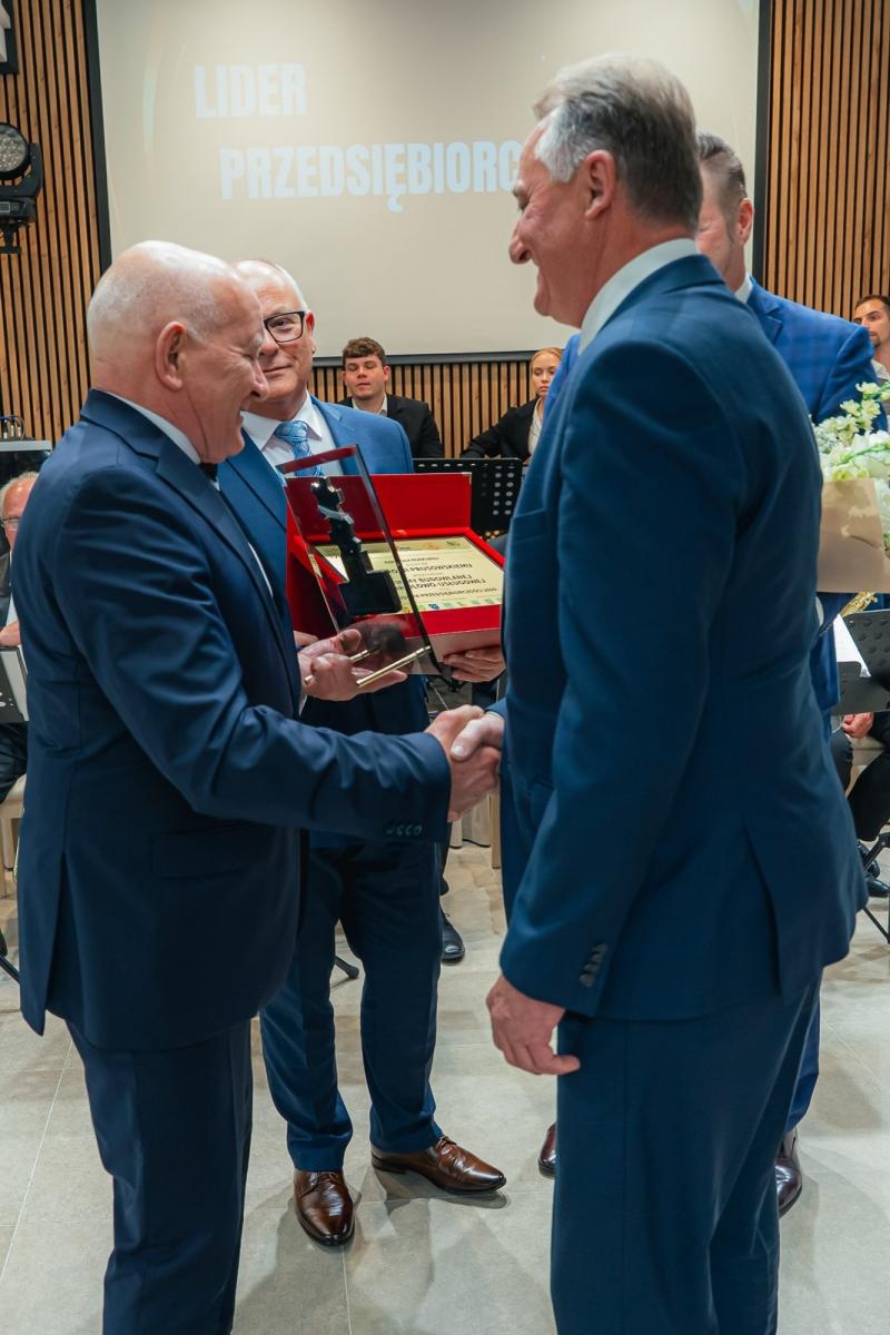 Zdjęcie w galerii na portalu naszwodzislaw.com: Liderzy przedsiębiorczości uhonorowani. Te firmy wyznaczają kierunek rozwoju regionu [FOTO] wiadomości z regionu