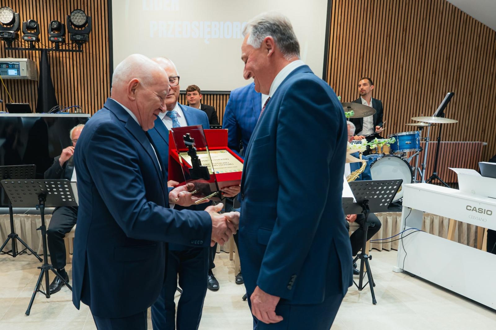 Zdjęcie w galerii na portalu naszwodzislaw.com: Liderzy przedsiębiorczości uhonorowani. Te firmy wyznaczają kierunek rozwoju regionu [FOTO] wiadomości z regionu