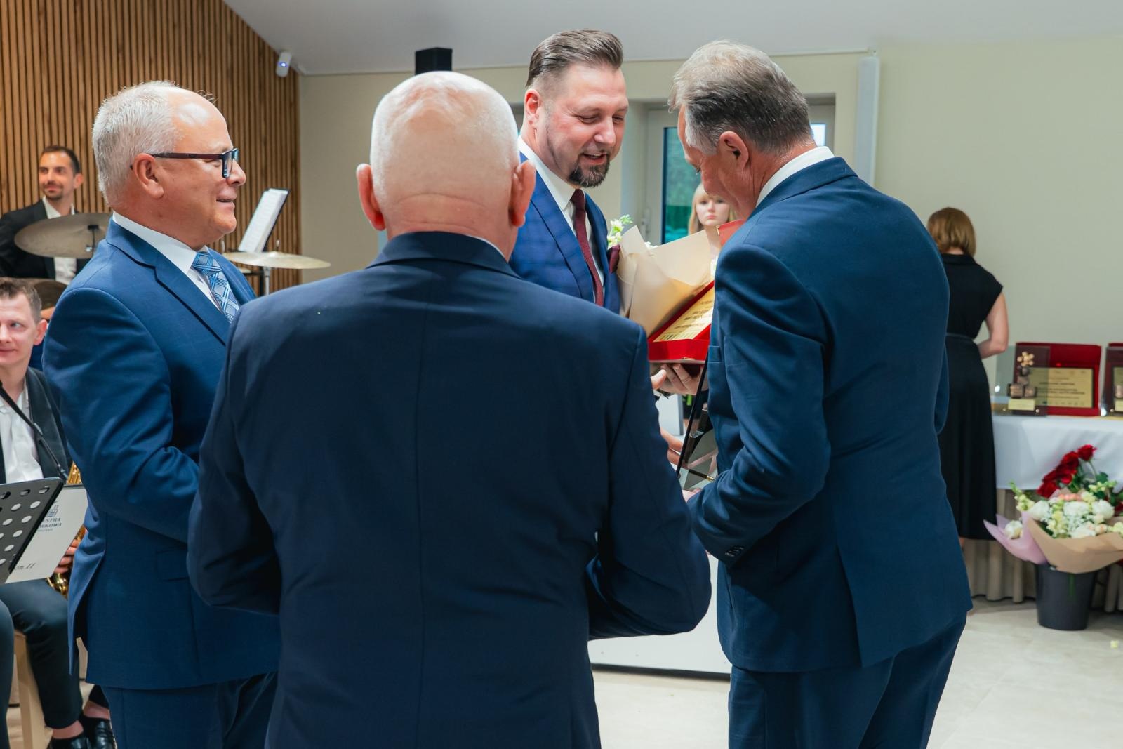 Zdjęcie w galerii na portalu naszwodzislaw.com: Liderzy przedsiębiorczości uhonorowani. Te firmy wyznaczają kierunek rozwoju regionu [FOTO] wiadomości z regionu