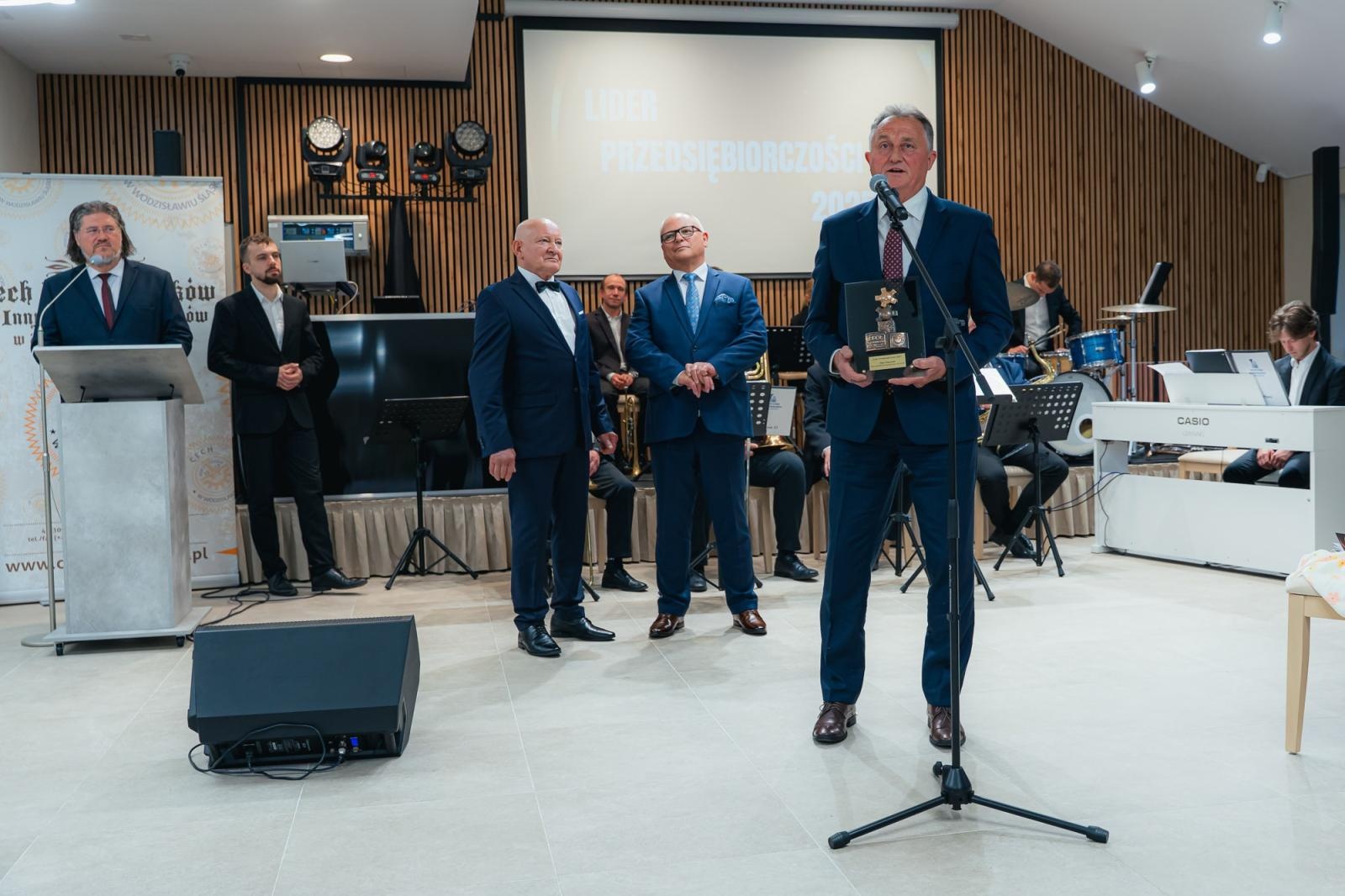 Zdjęcie w galerii na portalu naszwodzislaw.com: Liderzy przedsiębiorczości uhonorowani. Te firmy wyznaczają kierunek rozwoju regionu [FOTO] wiadomości z regionu