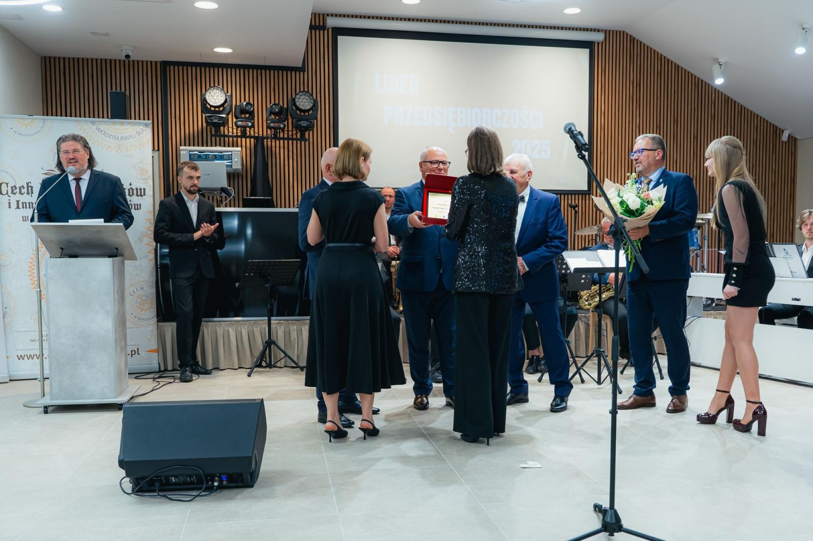 Zdjęcie w galerii na portalu naszwodzislaw.com: Liderzy przedsiębiorczości uhonorowani. Te firmy wyznaczają kierunek rozwoju regionu [FOTO] wiadomości z regionu