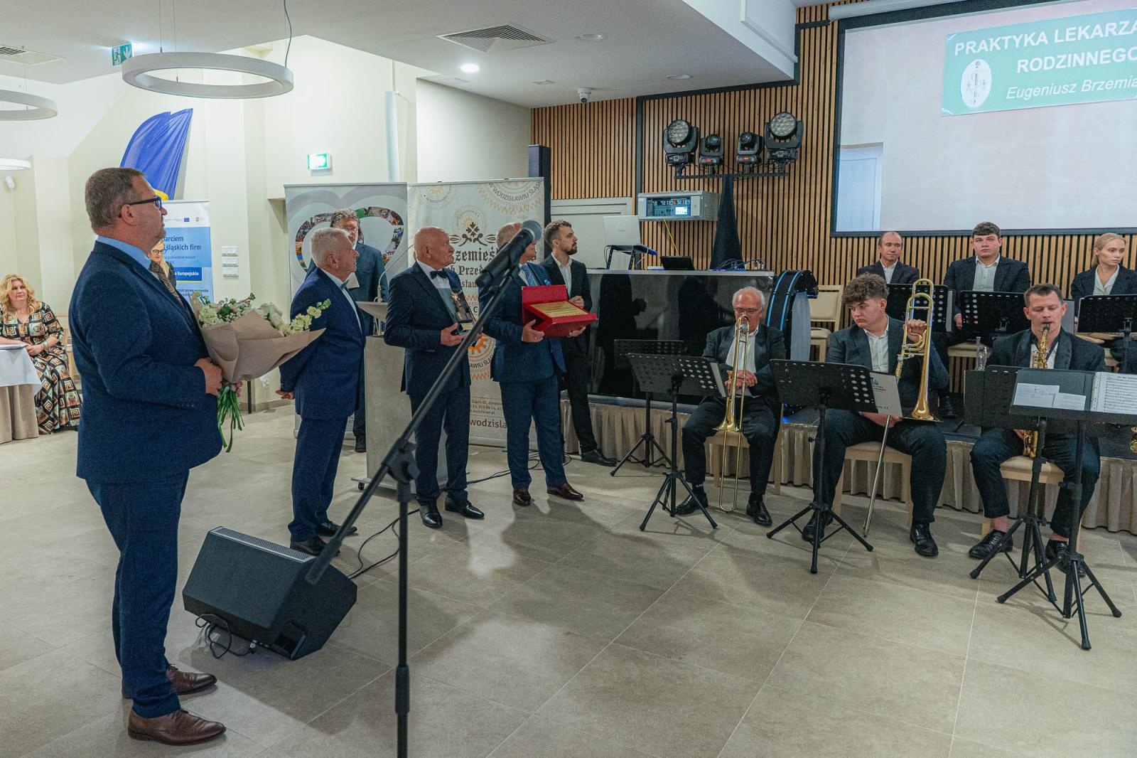 Zdjęcie w galerii na portalu naszwodzislaw.com: Liderzy przedsiębiorczości uhonorowani. Te firmy wyznaczają kierunek rozwoju regionu [FOTO] wiadomości z regionu