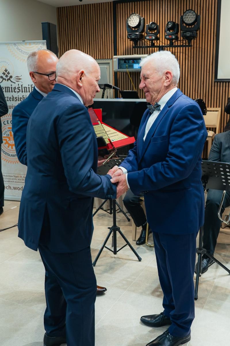 Zdjęcie w galerii na portalu naszwodzislaw.com: Liderzy przedsiębiorczości uhonorowani. Te firmy wyznaczają kierunek rozwoju regionu [FOTO] wiadomości z regionu