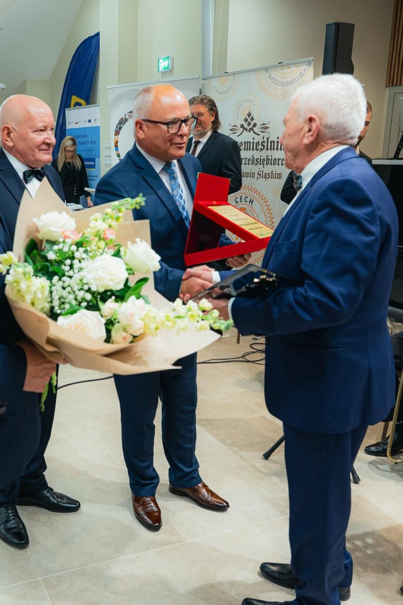 Zdjęcie w galerii na portalu naszwodzislaw.com: Liderzy przedsiębiorczości uhonorowani. Te firmy wyznaczają kierunek rozwoju regionu [FOTO] wiadomości z regionu