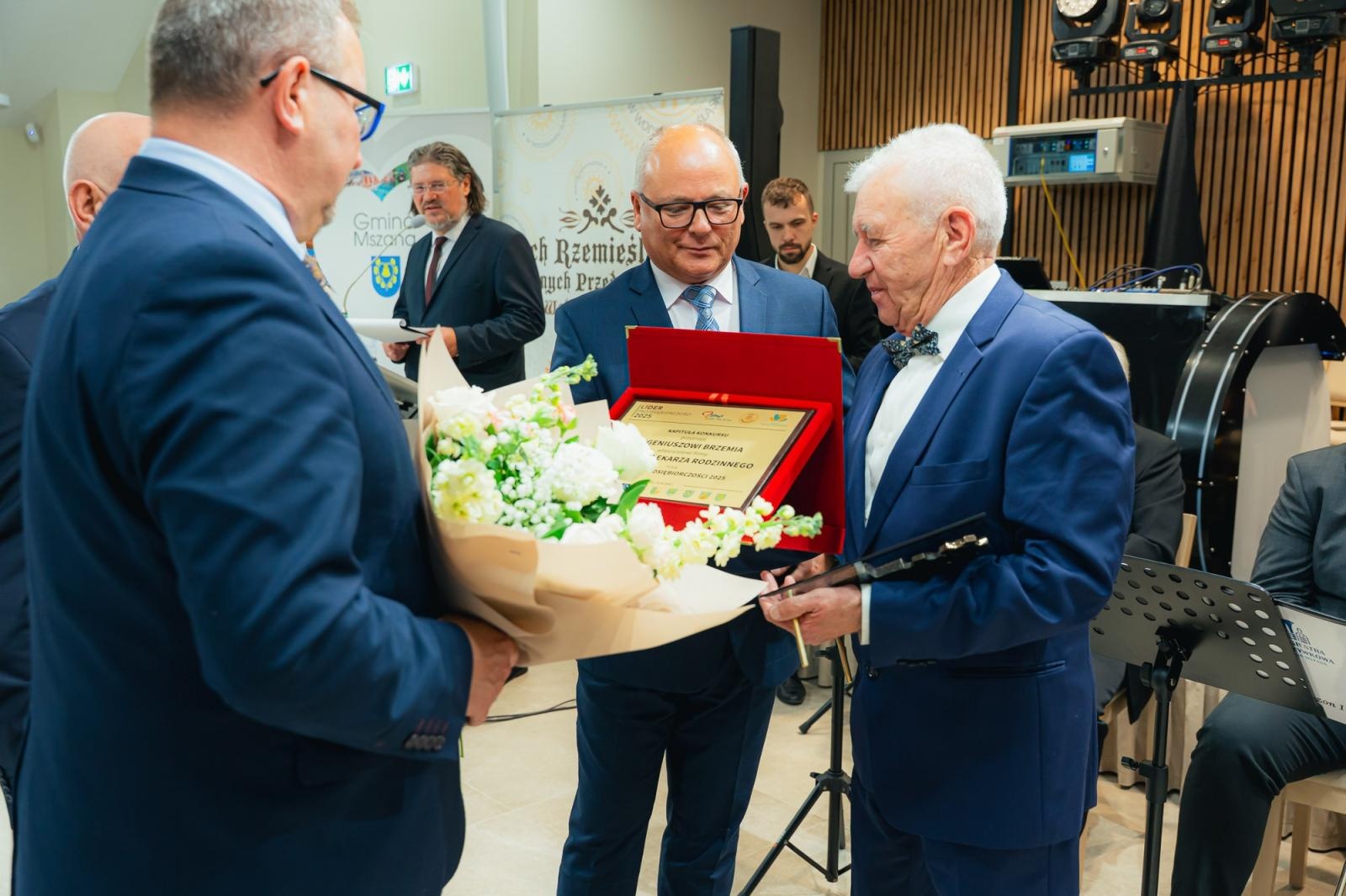Zdjęcie w galerii na portalu naszwodzislaw.com: Liderzy przedsiębiorczości uhonorowani. Te firmy wyznaczają kierunek rozwoju regionu [FOTO] wiadomości z regionu