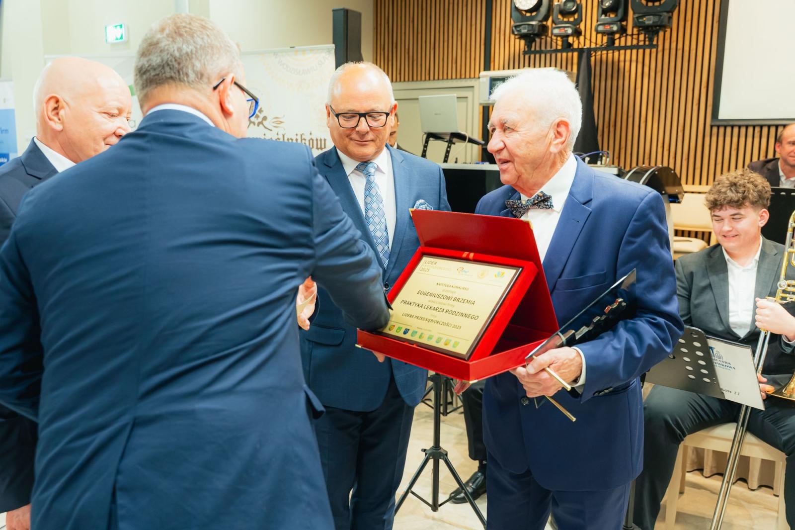 Zdjęcie w galerii na portalu naszwodzislaw.com: Liderzy przedsiębiorczości uhonorowani. Te firmy wyznaczają kierunek rozwoju regionu [FOTO] wiadomości z regionu