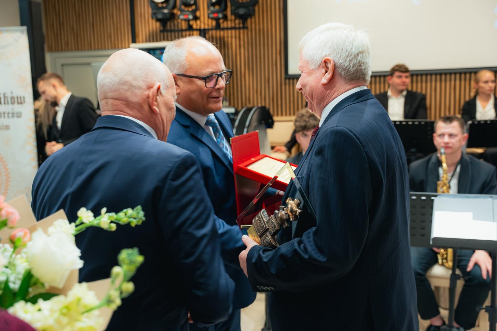 Zdjęcie w galerii na portalu naszwodzislaw.com: Liderzy przedsiębiorczości uhonorowani. Te firmy wyznaczają kierunek rozwoju regionu [FOTO] wiadomości z regionu