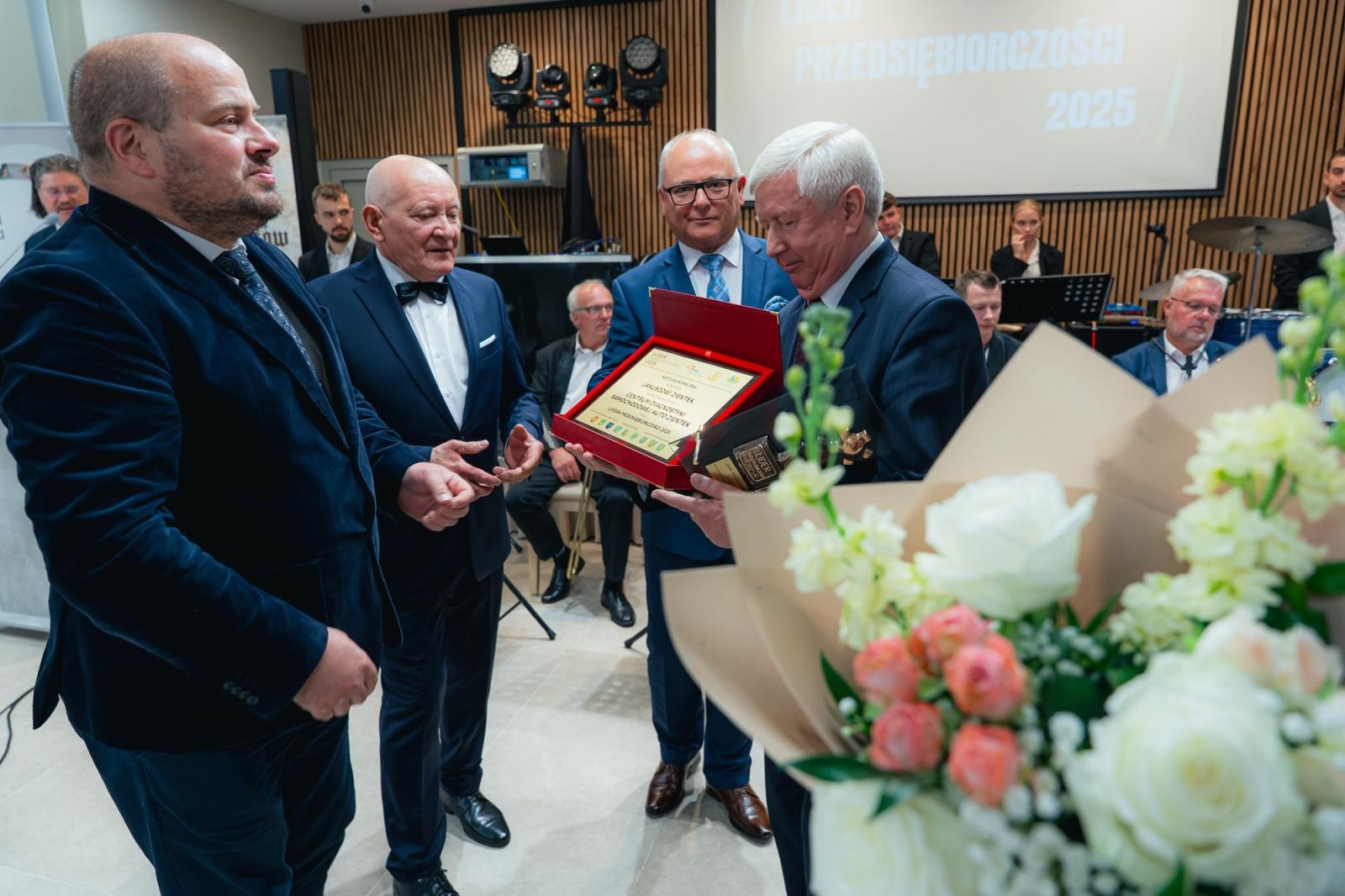 Zdjęcie w galerii na portalu naszwodzislaw.com: Liderzy przedsiębiorczości uhonorowani. Te firmy wyznaczają kierunek rozwoju regionu [FOTO] wiadomości z regionu