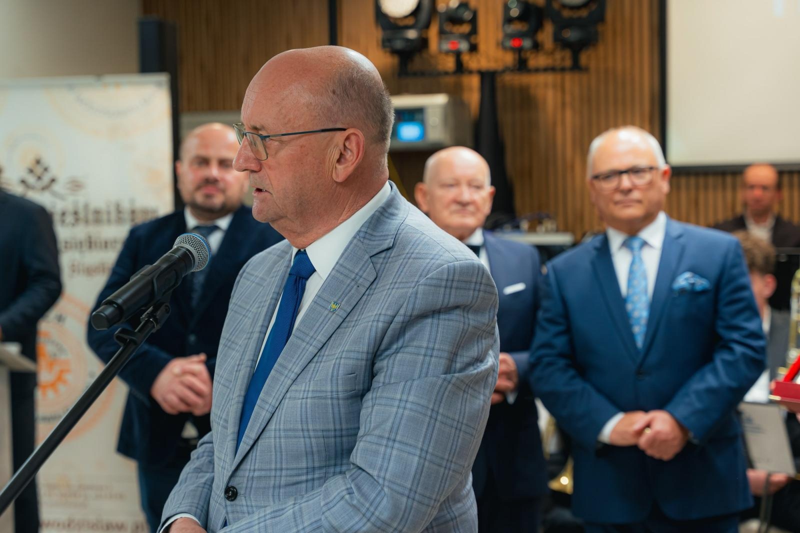 Zdjęcie w galerii na portalu naszwodzislaw.com: Liderzy przedsiębiorczości uhonorowani. Te firmy wyznaczają kierunek rozwoju regionu [FOTO] wiadomości z regionu