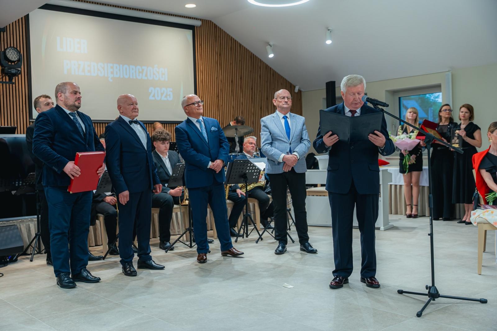 Zdjęcie w galerii na portalu naszwodzislaw.com: Liderzy przedsiębiorczości uhonorowani. Te firmy wyznaczają kierunek rozwoju regionu [FOTO] wiadomości z regionu