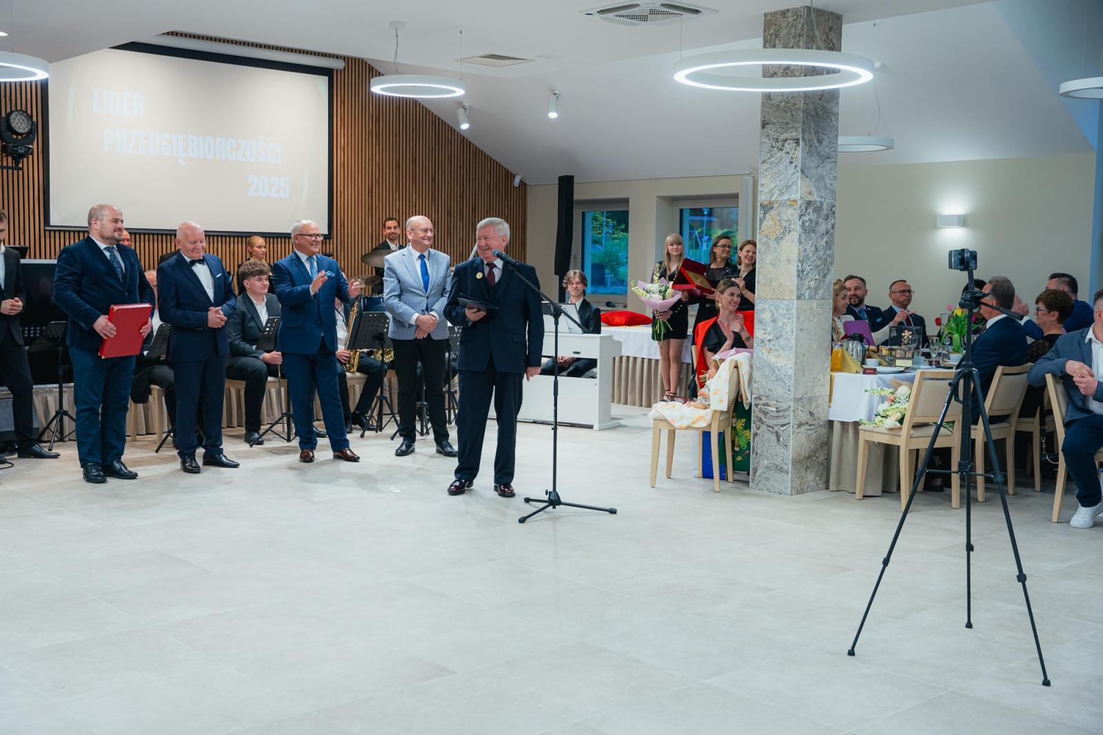 Zdjęcie w galerii na portalu naszwodzislaw.com: Liderzy przedsiębiorczości uhonorowani. Te firmy wyznaczają kierunek rozwoju regionu [FOTO] wiadomości z regionu
