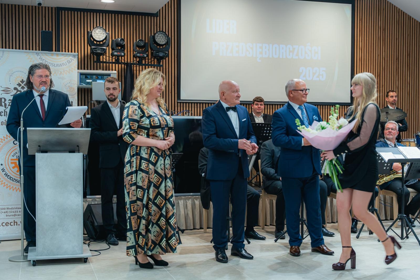 Zdjęcie w galerii na portalu naszwodzislaw.com: Liderzy przedsiębiorczości uhonorowani. Te firmy wyznaczają kierunek rozwoju regionu [FOTO] wiadomości z regionu