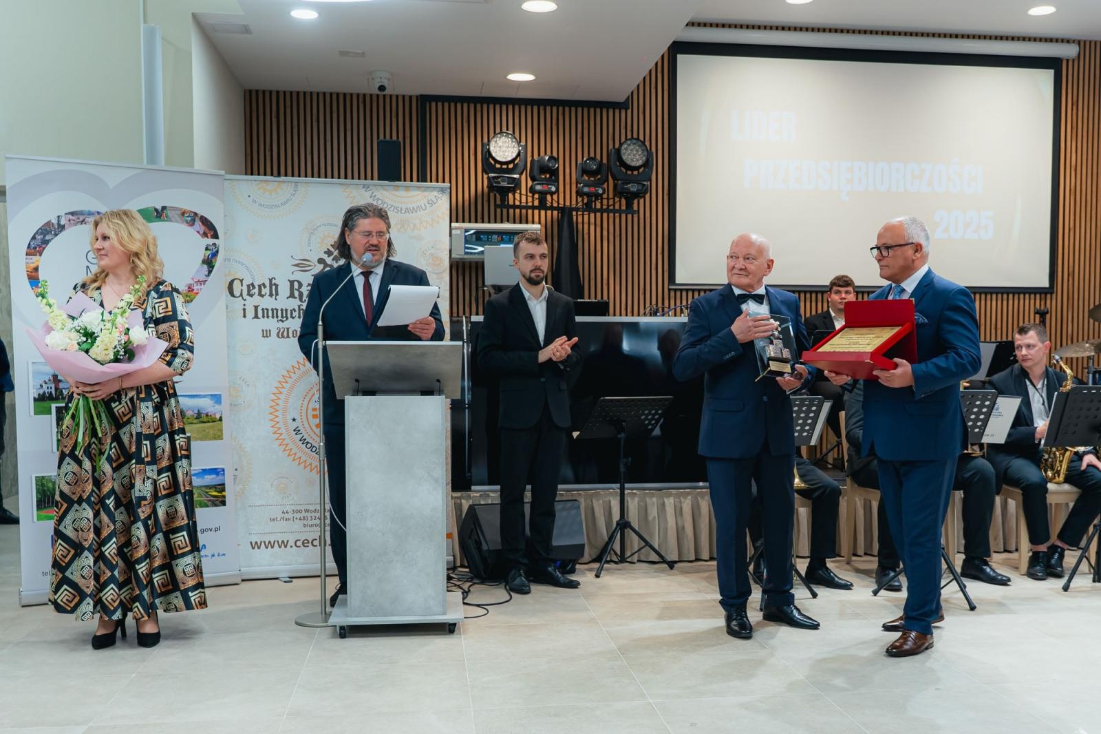 Zdjęcie w galerii na portalu naszwodzislaw.com: Liderzy przedsiębiorczości uhonorowani. Te firmy wyznaczają kierunek rozwoju regionu [FOTO] wiadomości z regionu