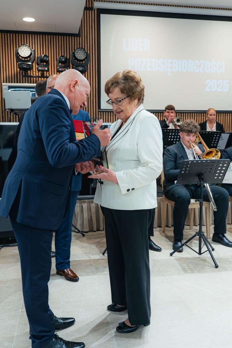 Zdjęcie w galerii na portalu naszwodzislaw.com: Liderzy przedsiębiorczości uhonorowani. Te firmy wyznaczają kierunek rozwoju regionu [FOTO] wiadomości z regionu