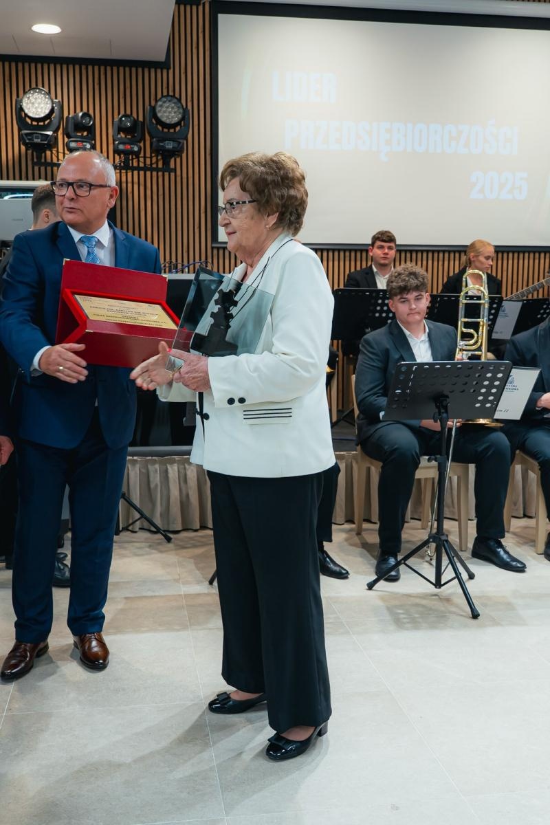 Zdjęcie w galerii na portalu naszwodzislaw.com: Liderzy przedsiębiorczości uhonorowani. Te firmy wyznaczają kierunek rozwoju regionu [FOTO] wiadomości z regionu