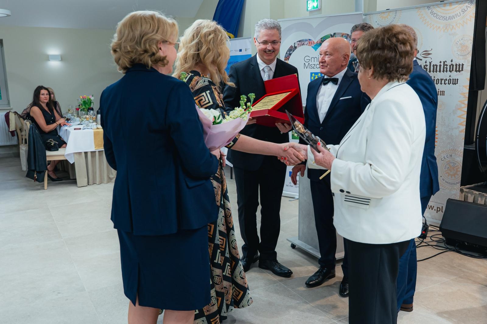 Zdjęcie w galerii na portalu naszwodzislaw.com: Liderzy przedsiębiorczości uhonorowani. Te firmy wyznaczają kierunek rozwoju regionu [FOTO] wiadomości z regionu