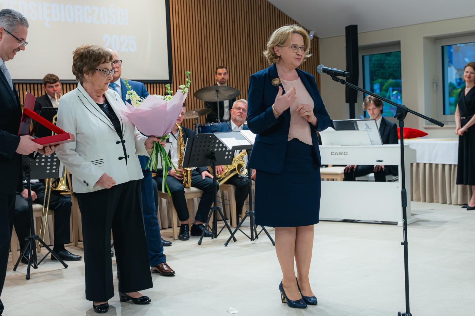 Zdjęcie w galerii na portalu naszwodzislaw.com: Liderzy przedsiębiorczości uhonorowani. Te firmy wyznaczają kierunek rozwoju regionu [FOTO] wiadomości z regionu
