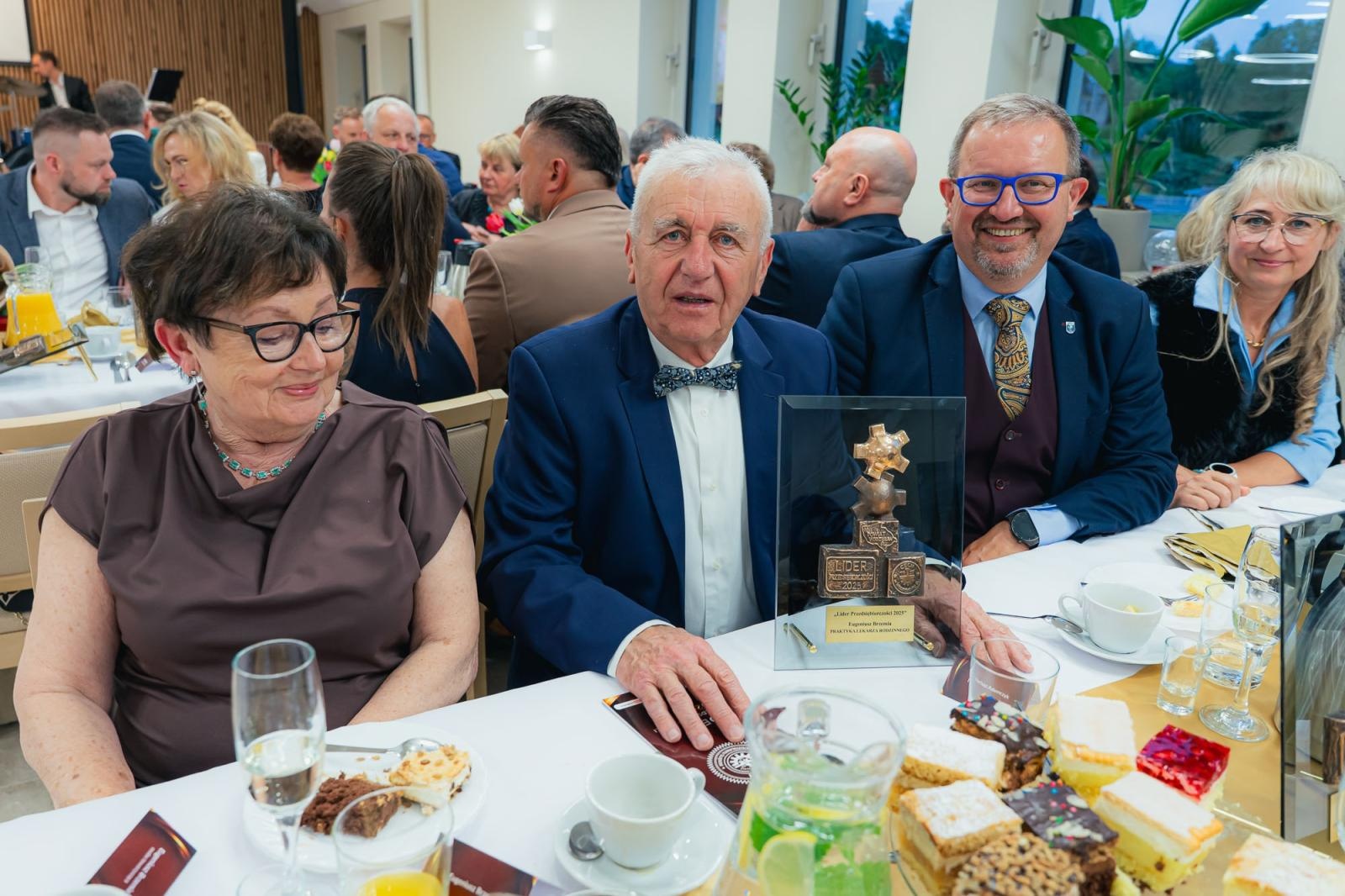 Zdjęcie w galerii na portalu naszwodzislaw.com: Liderzy przedsiębiorczości uhonorowani. Te firmy wyznaczają kierunek rozwoju regionu [FOTO] wiadomości z regionu
