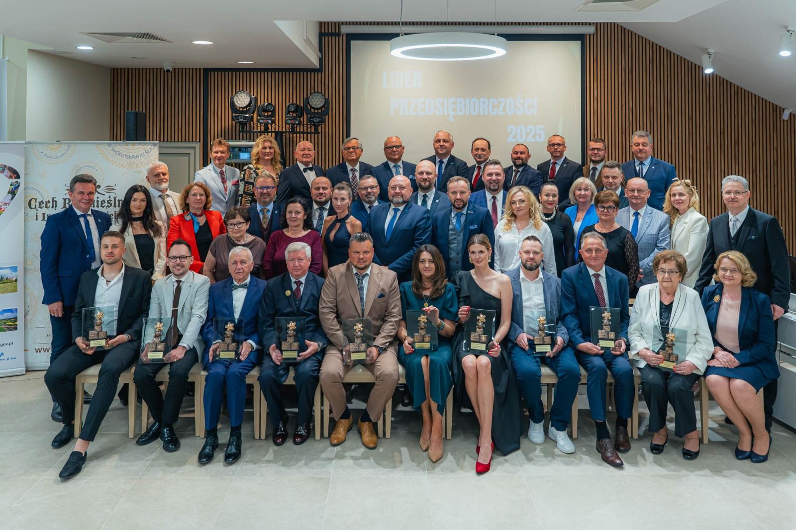 Zdjęcie w galerii na portalu naszwodzislaw.com: Liderzy przedsiębiorczości uhonorowani. Te firmy wyznaczają kierunek rozwoju regionu [FOTO] wiadomości z regionu