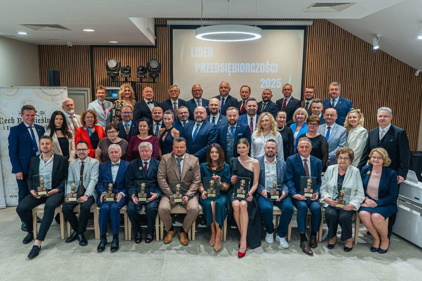 Zdjęcie w galerii na portalu naszwodzislaw.com: Liderzy przedsiębiorczości uhonorowani. Te firmy wyznaczają kierunek rozwoju regionu [FOTO] wiadomości z regionu
