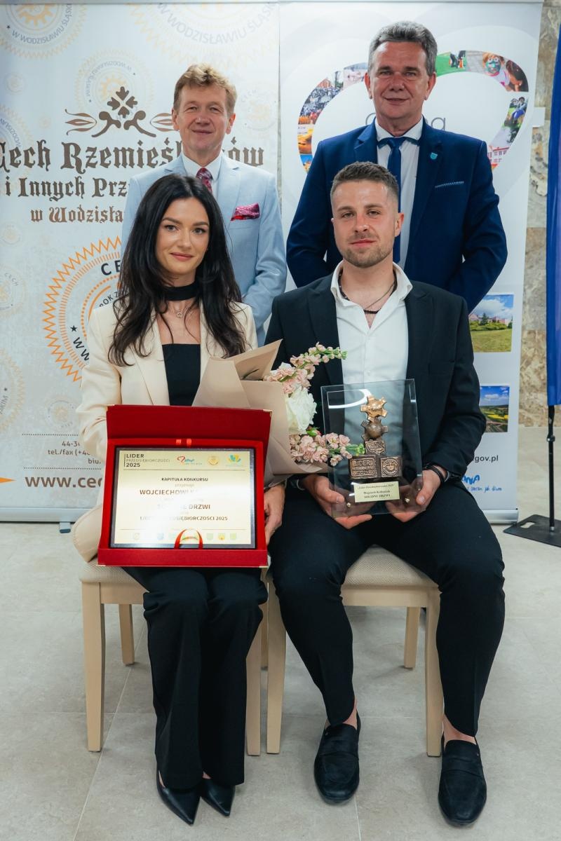 Zdjęcie w galerii na portalu naszwodzislaw.com: Liderzy przedsiębiorczości uhonorowani. Te firmy wyznaczają kierunek rozwoju regionu [FOTO] wiadomości z regionu
