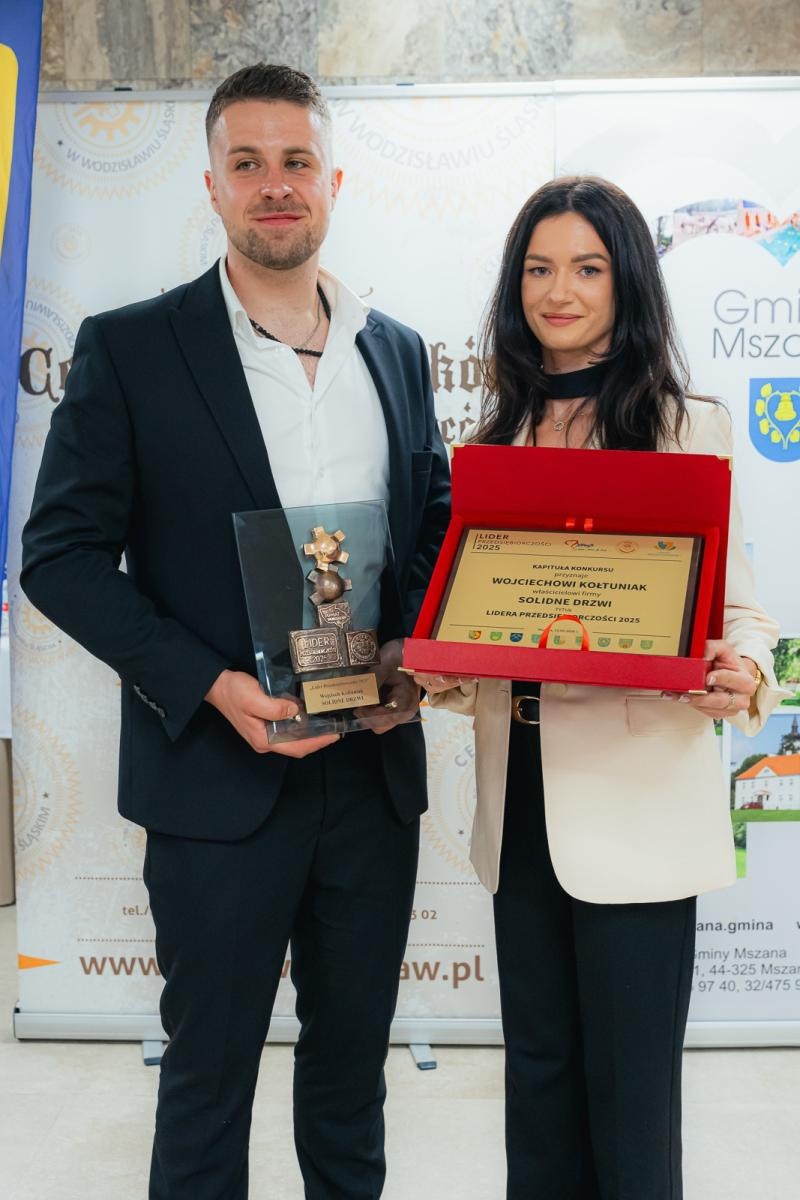 Zdjęcie w galerii na portalu naszwodzislaw.com: Liderzy przedsiębiorczości uhonorowani. Te firmy wyznaczają kierunek rozwoju regionu [FOTO] wiadomości z regionu