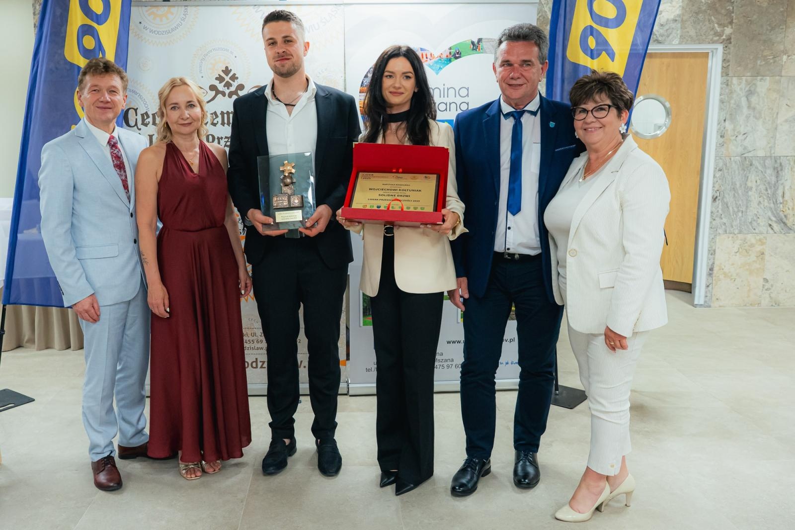 Zdjęcie w galerii na portalu naszwodzislaw.com: Liderzy przedsiębiorczości uhonorowani. Te firmy wyznaczają kierunek rozwoju regionu [FOTO] wiadomości z regionu