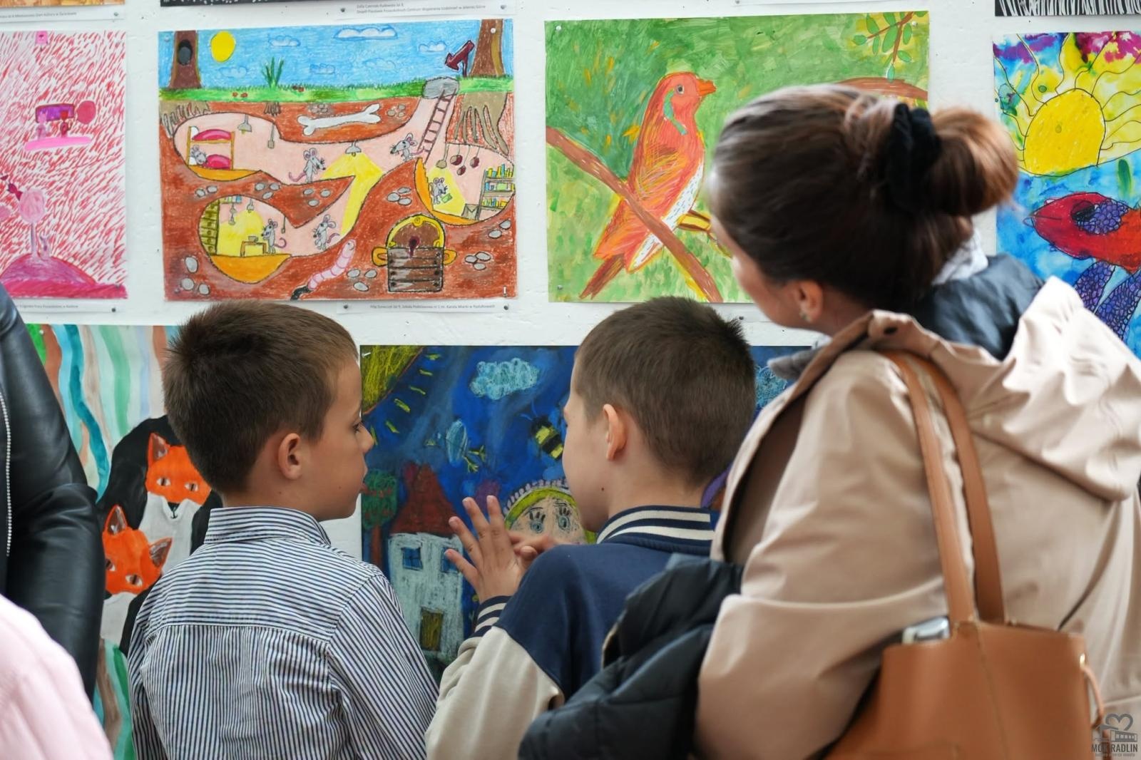 Zdjęcie w galerii na portalu naszwodzislaw.com: Jak dzieci widzą dom? Wyjątkowa wystawa pokonkursowa w Radlinie wiadomości z regionu