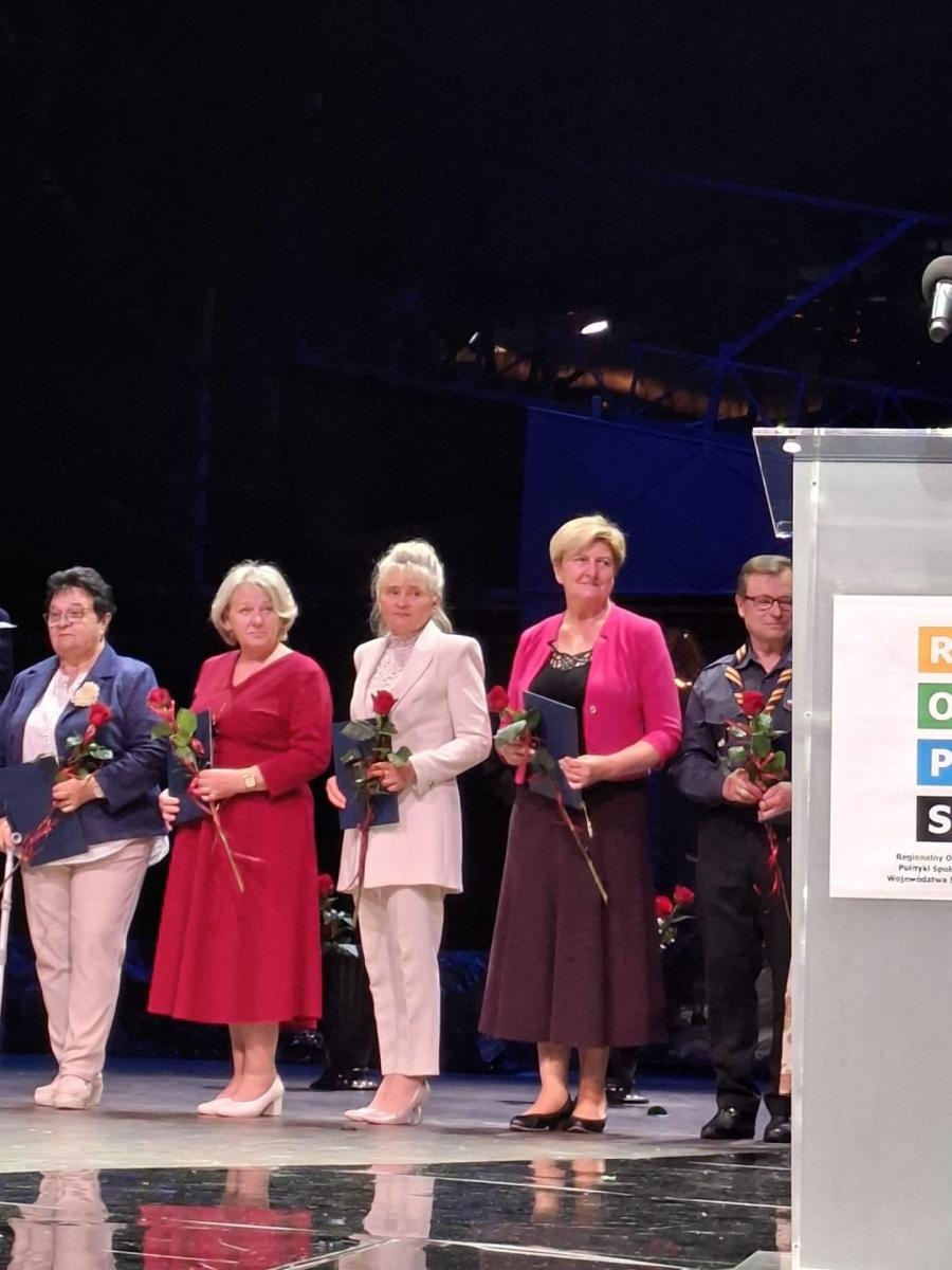 Zdjęcie w galerii na portalu naszwodzislaw.com: Inspiruje młodych i seniorów. Edyta Mężyk w gronie Ambasadorów Srebrnego Pokolenia wiadomości z regionu