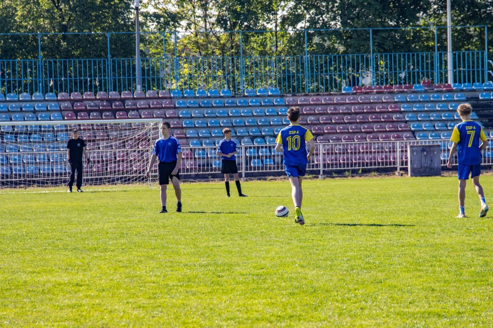 Zdjęcie w galerii na portalu naszwodzislaw.com: Sport, rywalizacja i edukacja. Ruszyła kolejna edycja turnieju Z głową w sieci wiadomości z regionu