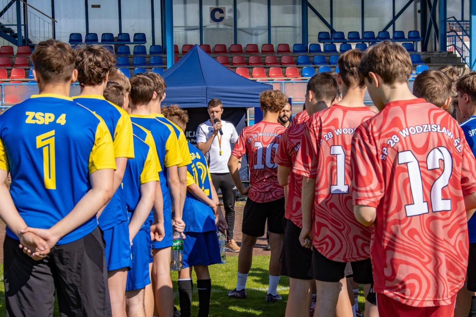 Zdjęcie w galerii na portalu naszwodzislaw.com: Sport, rywalizacja i edukacja. Ruszyła kolejna edycja turnieju Z głową w sieci wiadomości z regionu