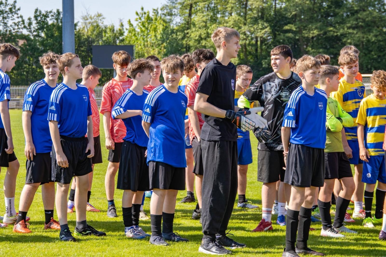 Zdjęcie w galerii na portalu naszwodzislaw.com: Sport, rywalizacja i edukacja. Ruszyła kolejna edycja turnieju Z głową w sieci wiadomości z regionu