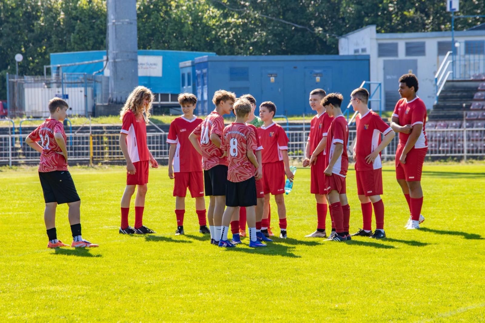Zdjęcie w galerii na portalu naszwodzislaw.com: Sport, rywalizacja i edukacja. Ruszyła kolejna edycja turnieju Z głową w sieci wiadomości z regionu