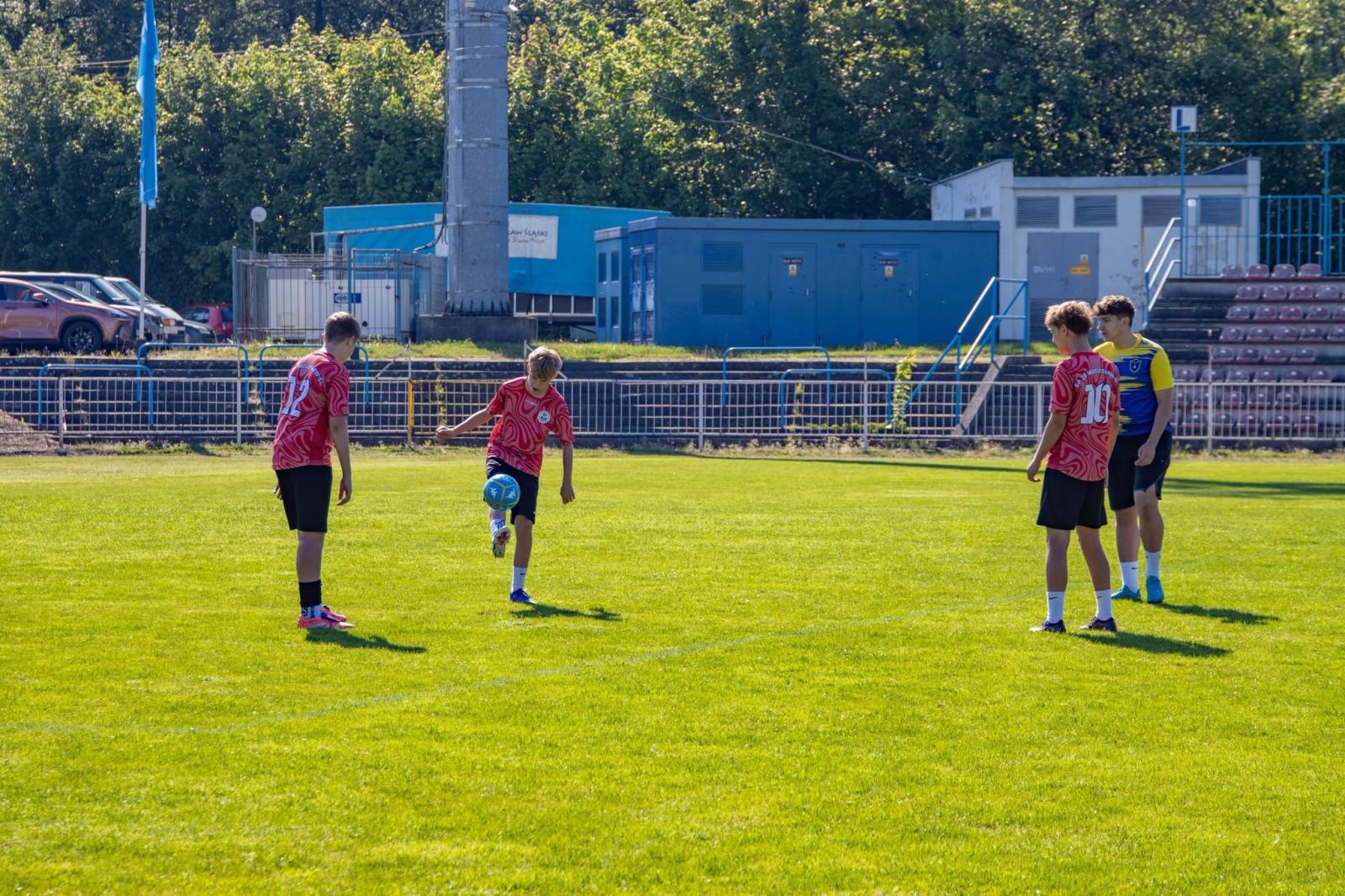 Zdjęcie w galerii na portalu naszwodzislaw.com: Sport, rywalizacja i edukacja. Ruszyła kolejna edycja turnieju Z głową w sieci wiadomości z regionu