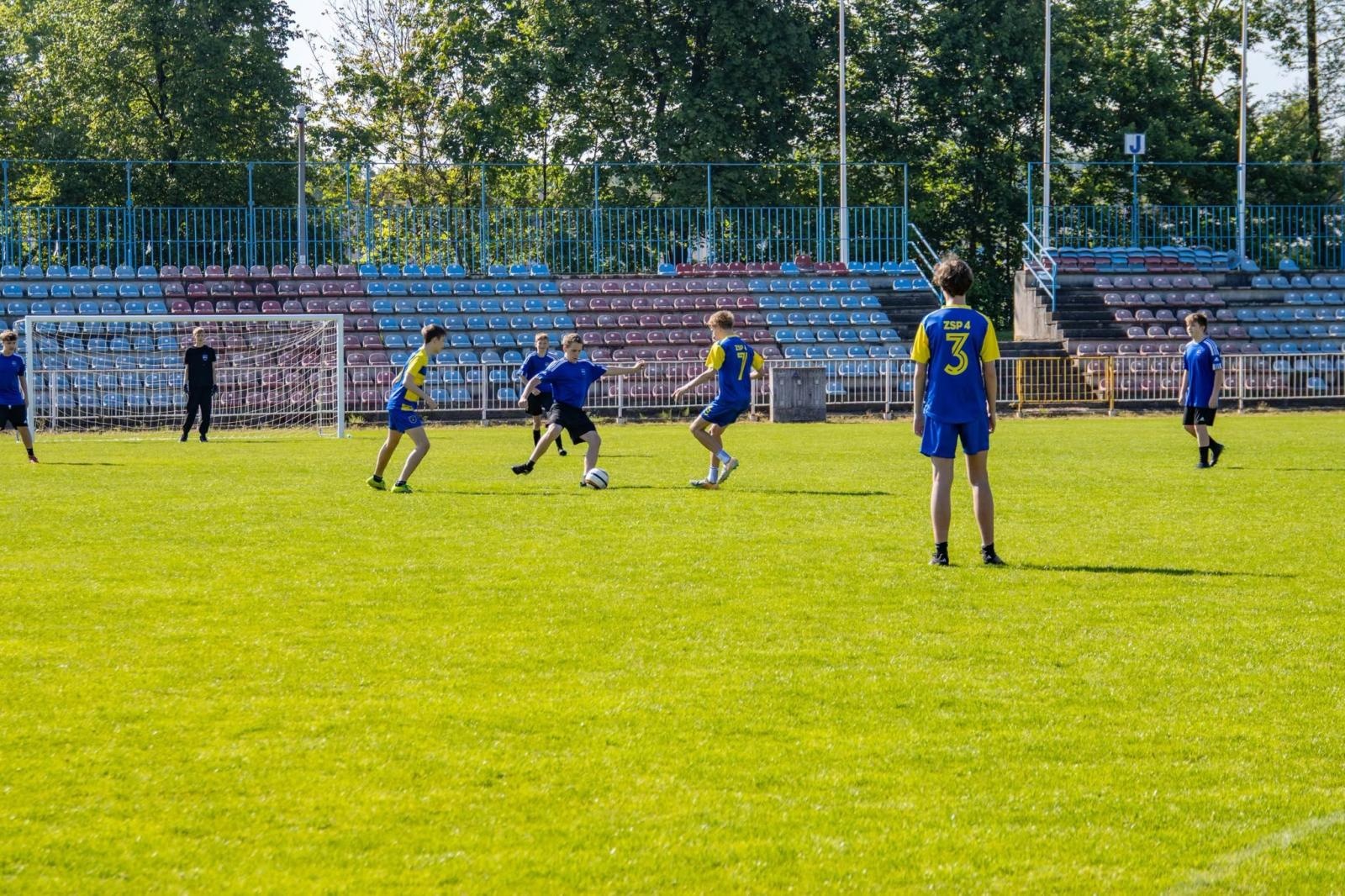 Zdjęcie w galerii na portalu naszwodzislaw.com: Sport, rywalizacja i edukacja. Ruszyła kolejna edycja turnieju Z głową w sieci wiadomości z regionu