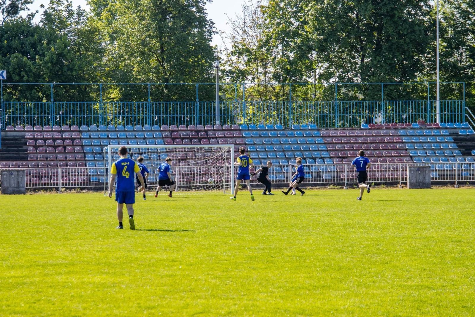 Zdjęcie w galerii na portalu naszwodzislaw.com: Sport, rywalizacja i edukacja. Ruszyła kolejna edycja turnieju Z głową w sieci wiadomości z regionu