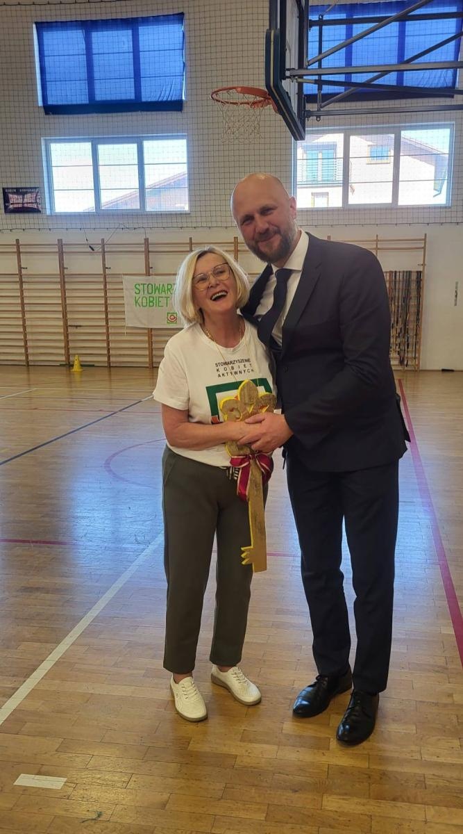 Zdjęcie w galerii na portalu naszwodzislaw.com: Senioralia w Radlinie. Symboliczne przekazanie władzy i sportowa rywalizacja seniorów wiadomości z regionu