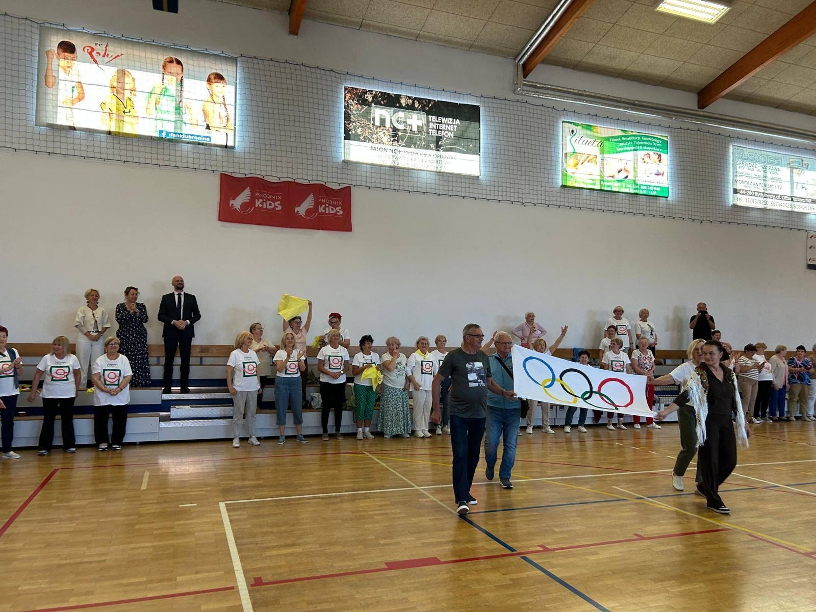 Zdjęcie w galerii na portalu naszwodzislaw.com: Senioralia w Radlinie. Symboliczne przekazanie władzy i sportowa rywalizacja seniorów wiadomości z regionu