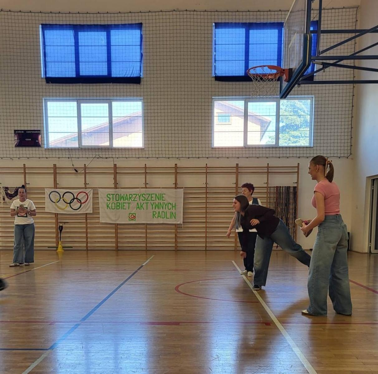 Zdjęcie w galerii na portalu naszwodzislaw.com: Senioralia w Radlinie. Symboliczne przekazanie władzy i sportowa rywalizacja seniorów wiadomości z regionu