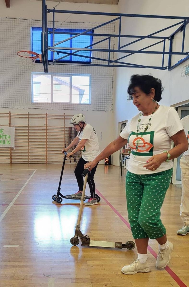 Zdjęcie w galerii na portalu naszwodzislaw.com: Senioralia w Radlinie. Symboliczne przekazanie władzy i sportowa rywalizacja seniorów wiadomości z regionu