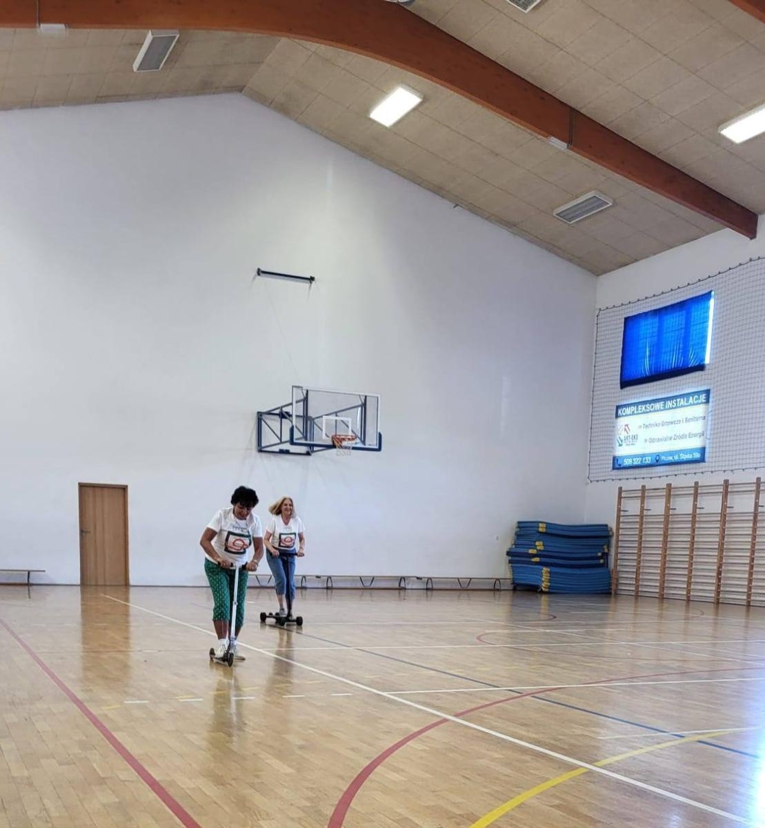 Zdjęcie w galerii na portalu naszwodzislaw.com: Senioralia w Radlinie. Symboliczne przekazanie władzy i sportowa rywalizacja seniorów wiadomości z regionu