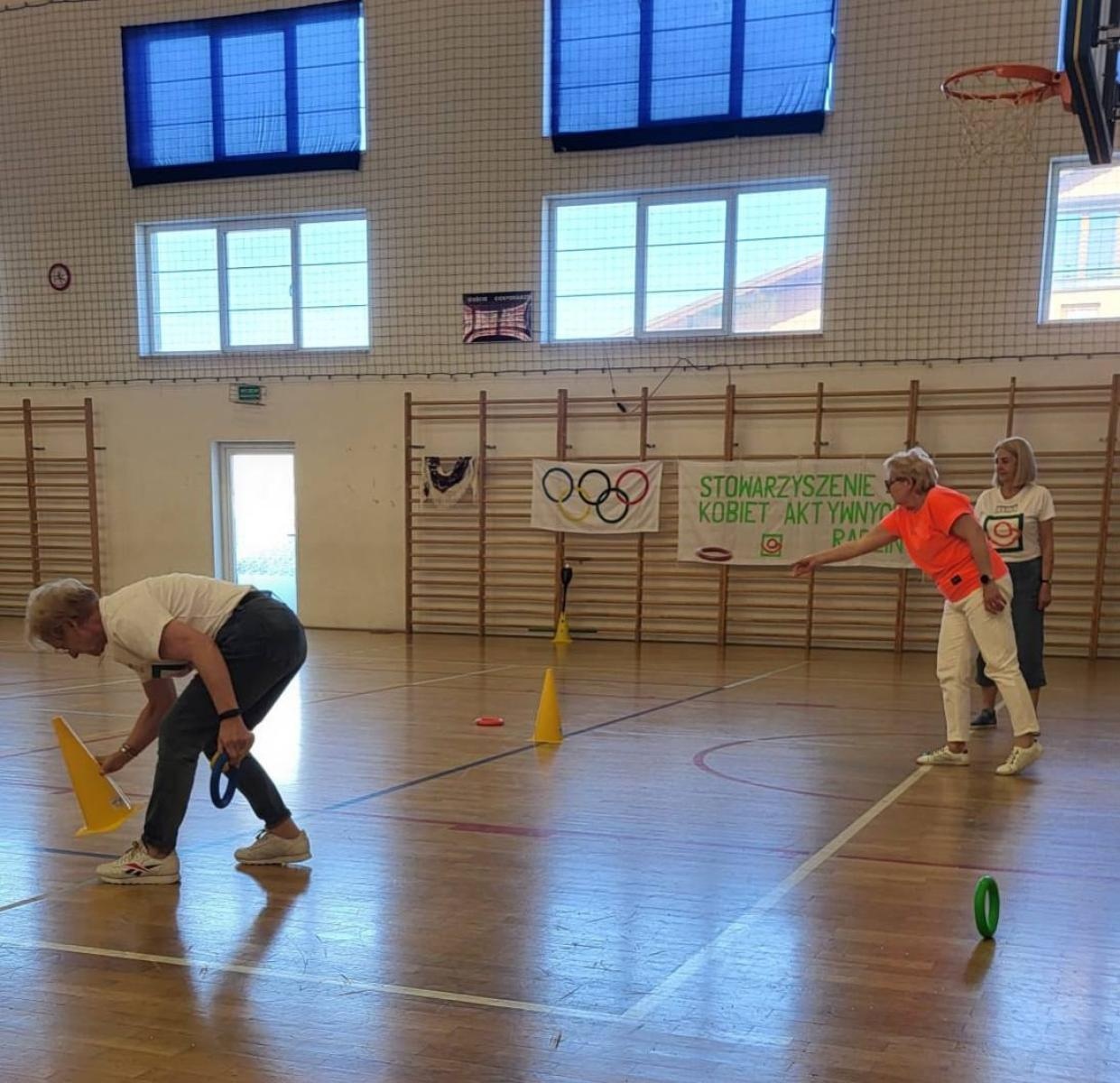 Zdjęcie w galerii na portalu naszwodzislaw.com: Senioralia w Radlinie. Symboliczne przekazanie władzy i sportowa rywalizacja seniorów wiadomości z regionu