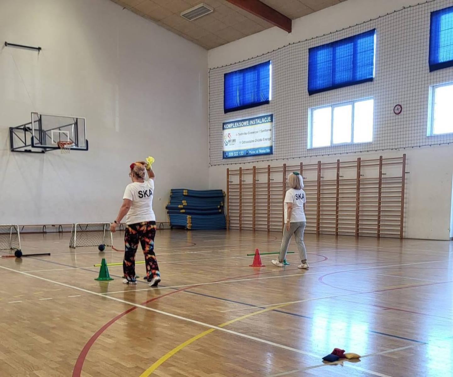 Zdjęcie w galerii na portalu naszwodzislaw.com: Senioralia w Radlinie. Symboliczne przekazanie władzy i sportowa rywalizacja seniorów wiadomości z regionu