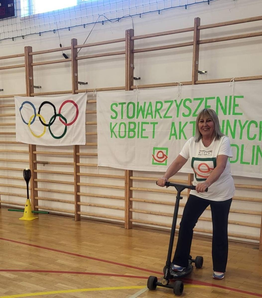 Zdjęcie w galerii na portalu naszwodzislaw.com: Senioralia w Radlinie. Symboliczne przekazanie władzy i sportowa rywalizacja seniorów wiadomości z regionu