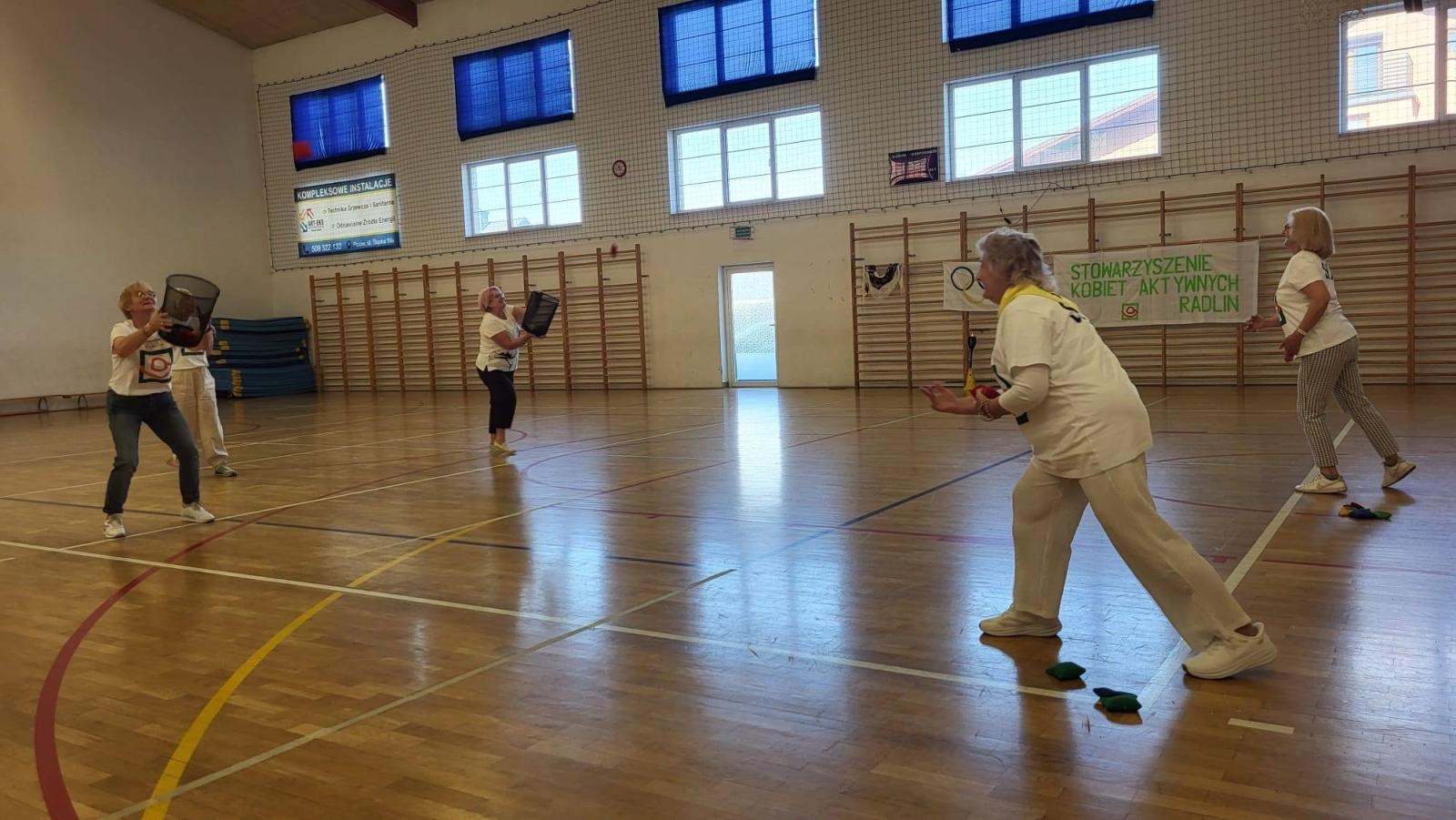 Zdjęcie w galerii na portalu naszwodzislaw.com: Senioralia w Radlinie. Symboliczne przekazanie władzy i sportowa rywalizacja seniorów wiadomości z regionu